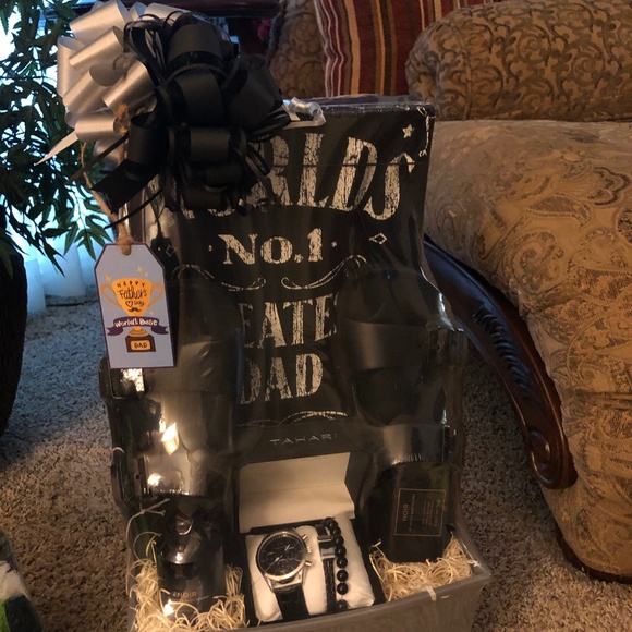 World's Greatest No.1 Dad Shirt All Occasion Gift Basket with 3-Piece Watch Set - Picture 13 of 17